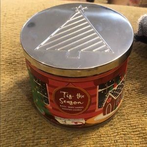 Bath & Body Works ‘Tis the Season scented candle